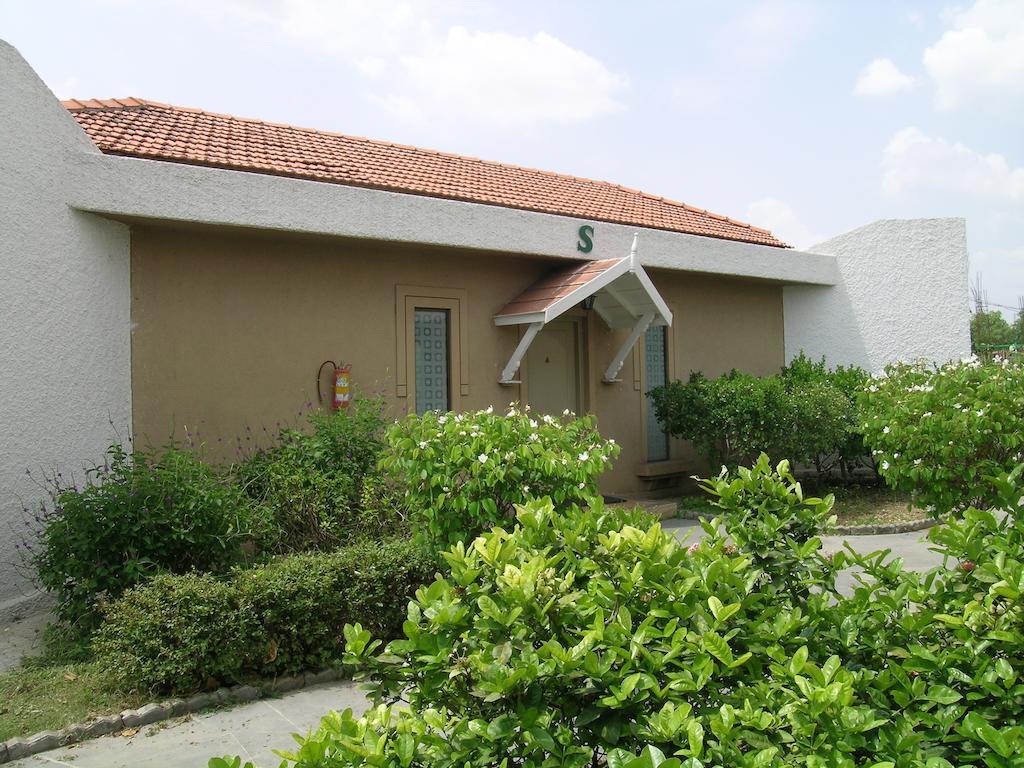 The Meadows Resort And Spa Aurangabad  Room photo